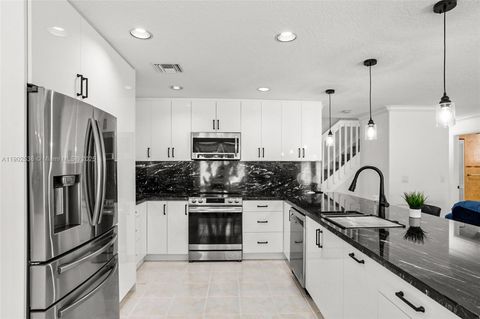 2261 NW 139th Ave Sunrise FL 33323