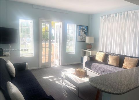 918 Ocean Dr 208 Miami Beach FL 33139