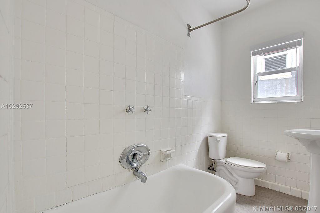 EDGEWATER - Residential Lease