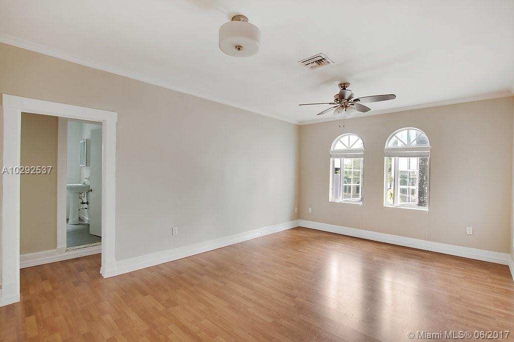 EDGEWATER - Residential Lease