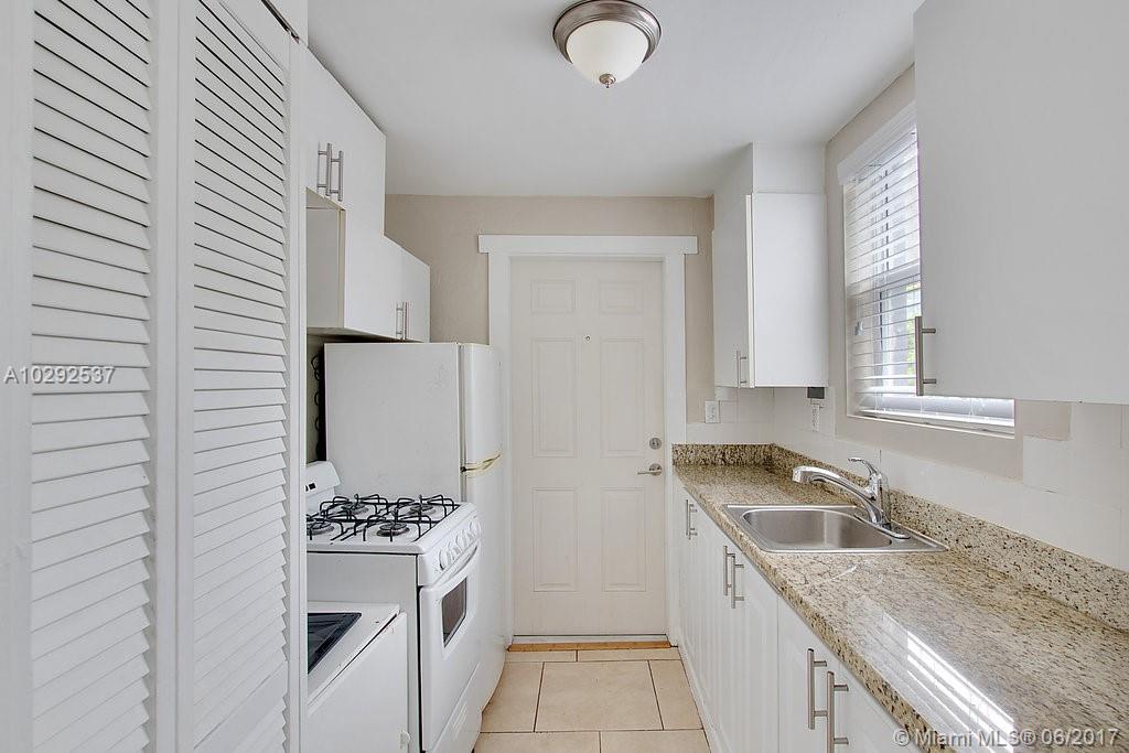 EDGEWATER - Residential Lease