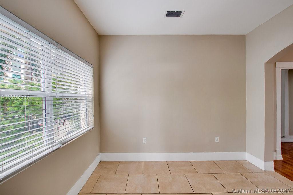 EDGEWATER - Residential Lease