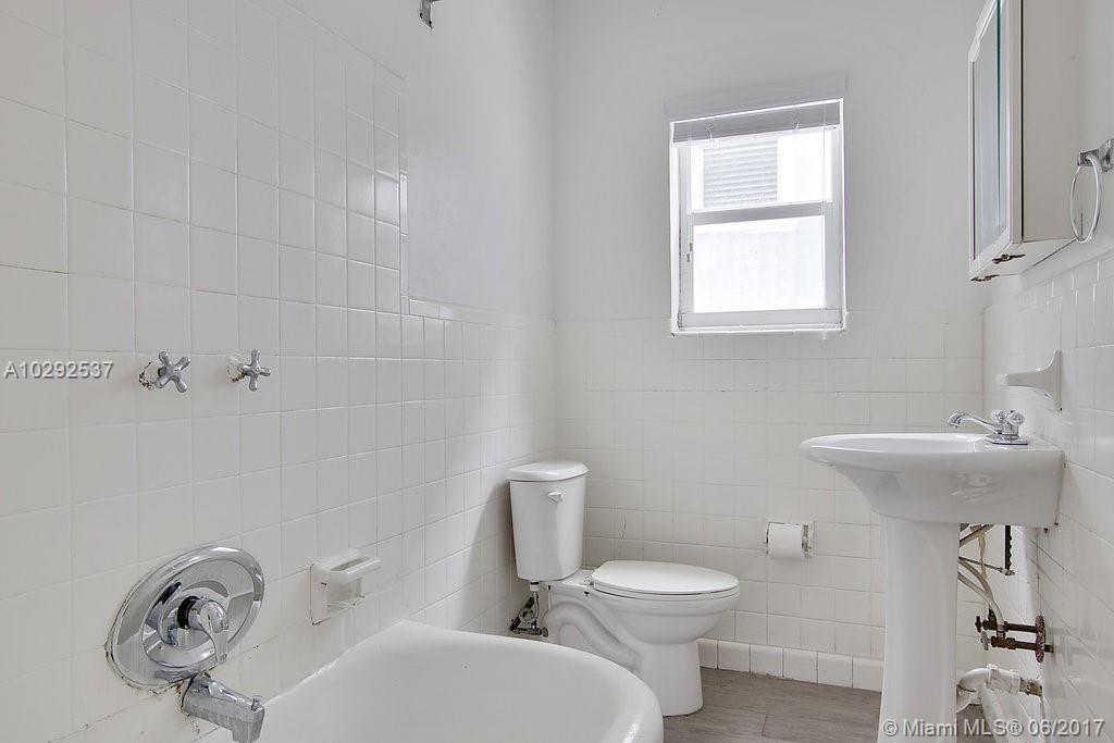 EDGEWATER - Residential Lease