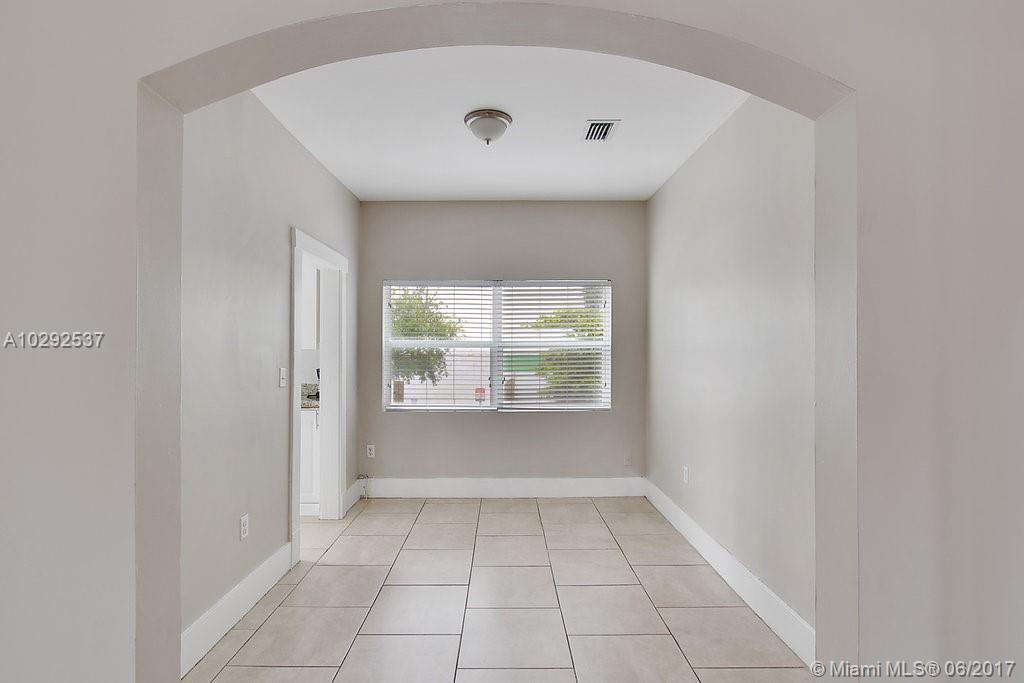 EDGEWATER - Residential Lease