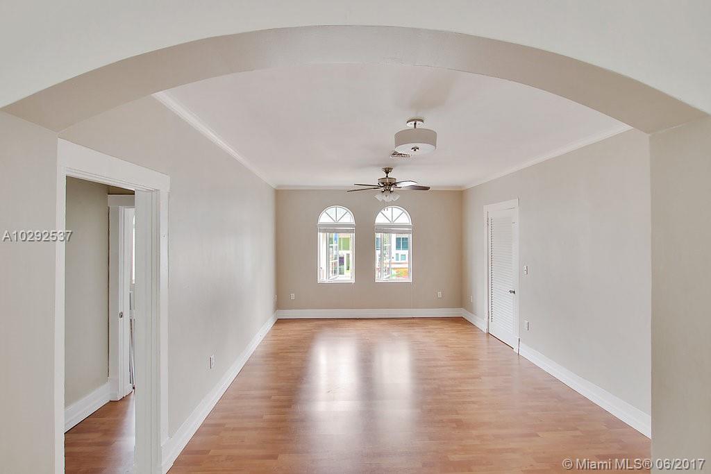 EDGEWATER - Residential Lease