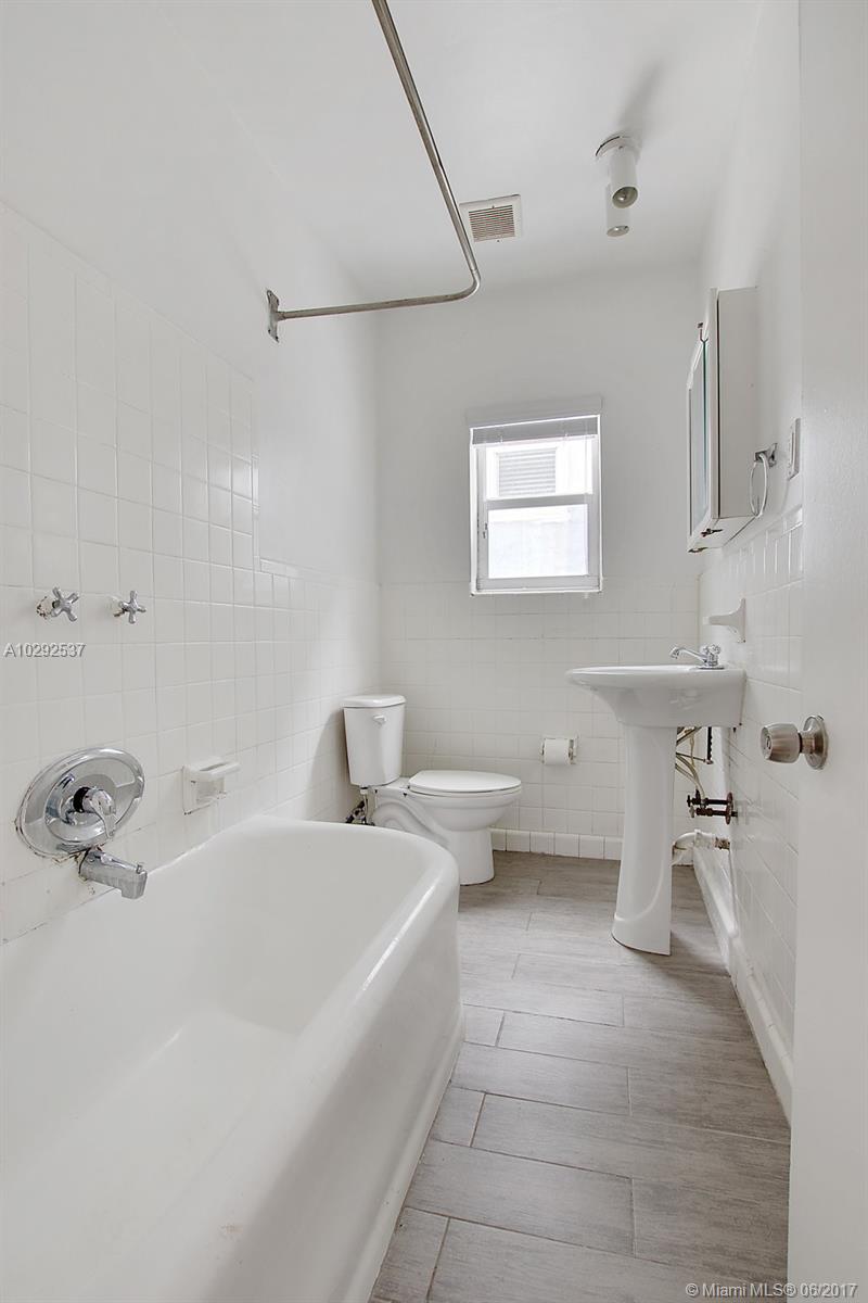 EDGEWATER - Residential Lease