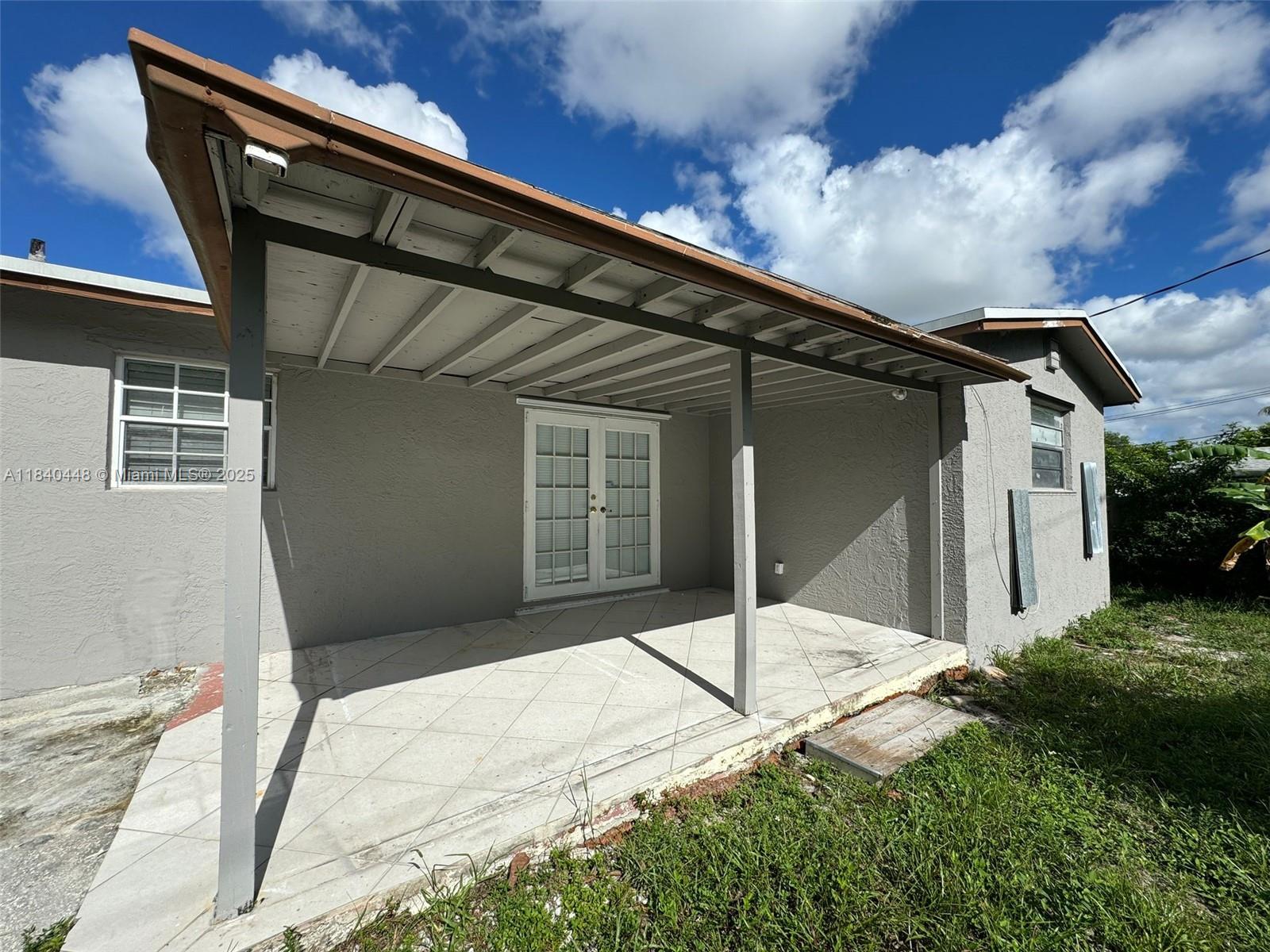 MELROSE MANOR - Residential