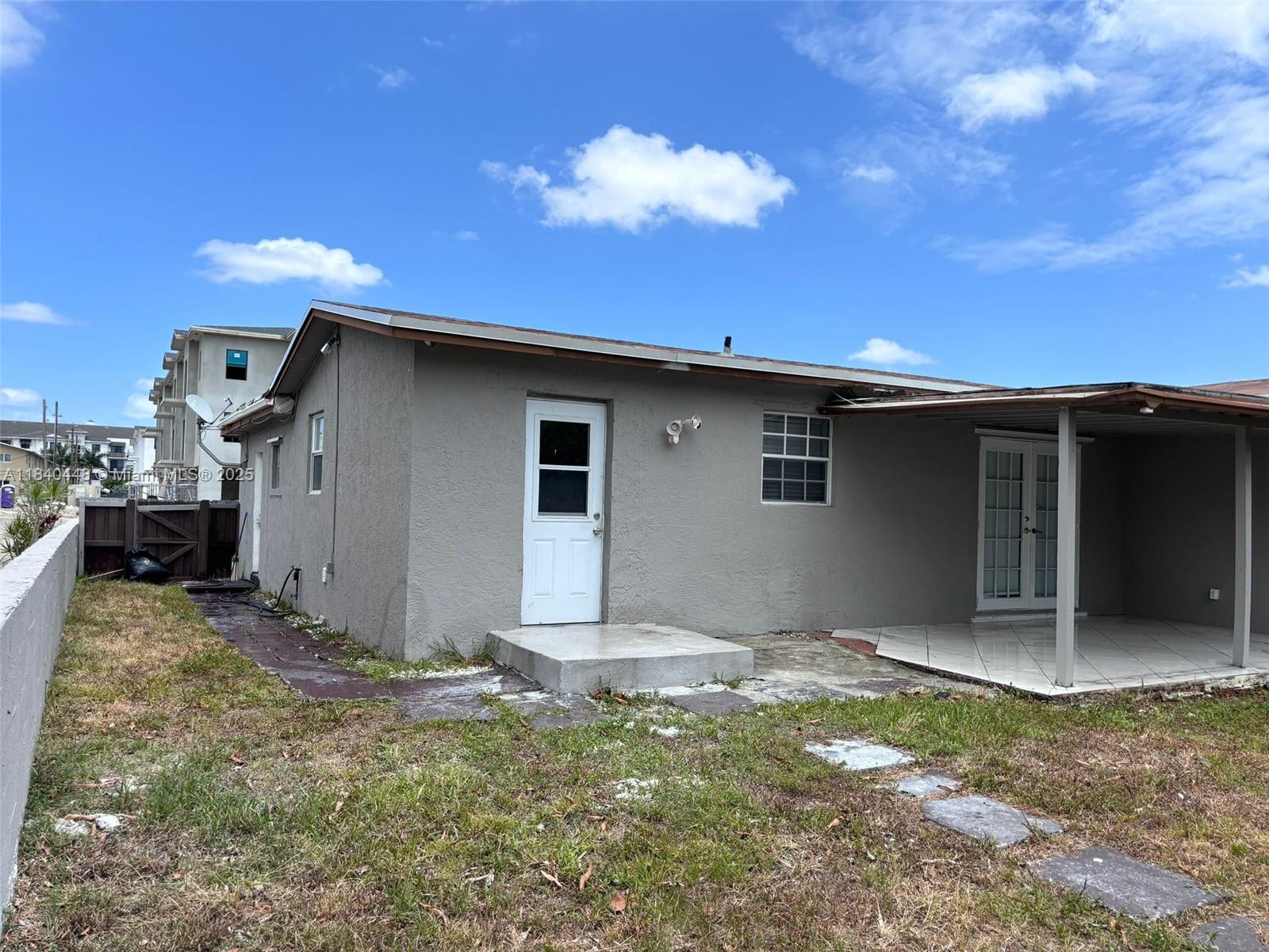 MELROSE MANOR - Residential