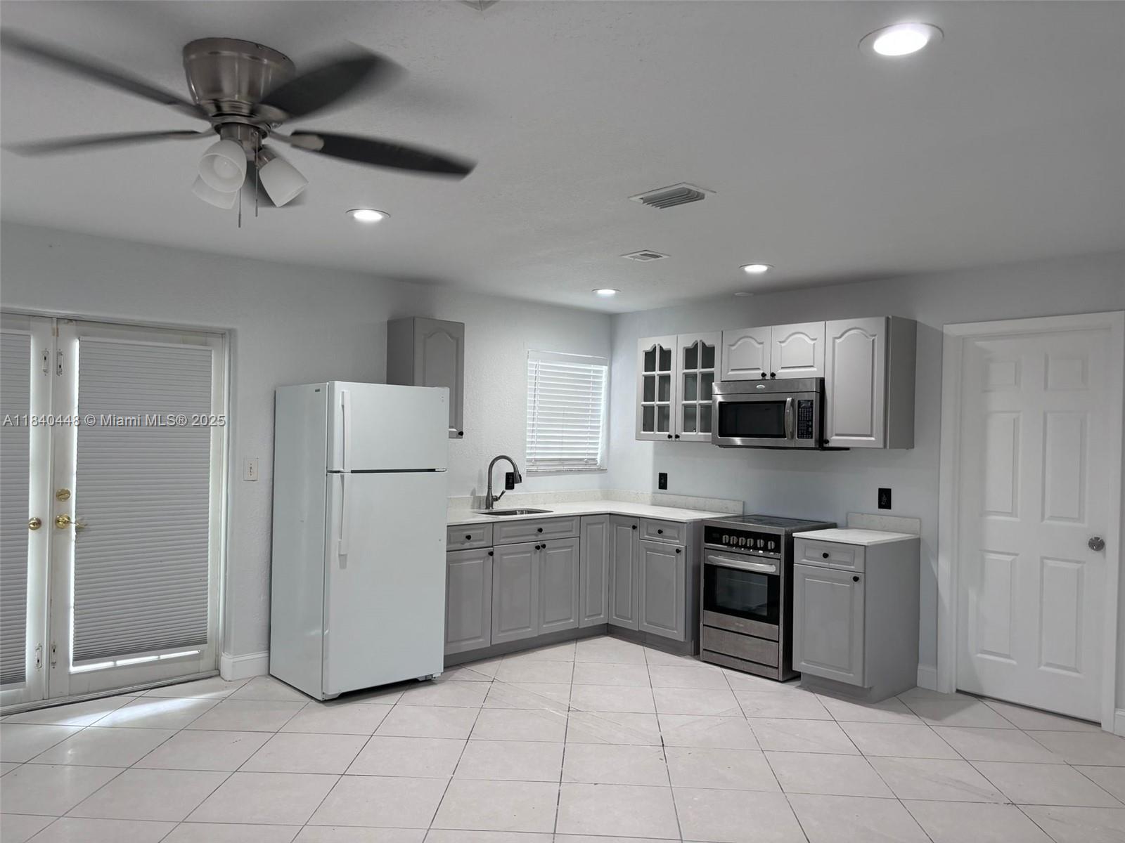 MELROSE MANOR - Residential