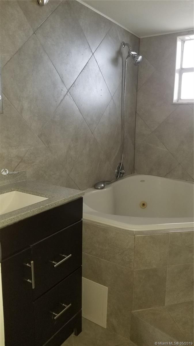 PARKSIDE TOWERS CONDO - Residential Lease
