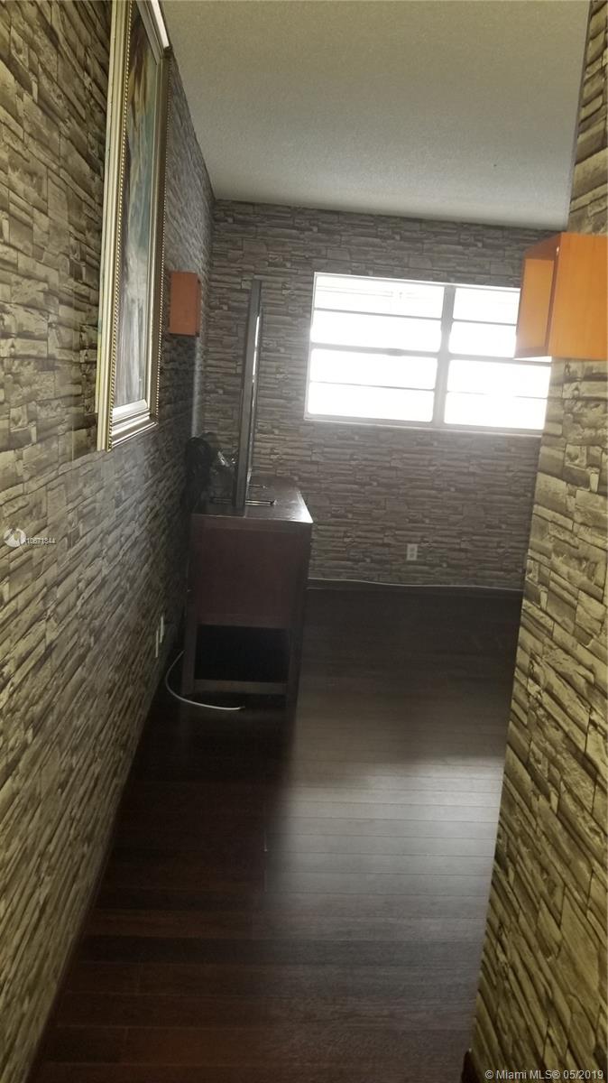 PARKSIDE TOWERS CONDO - Residential Lease