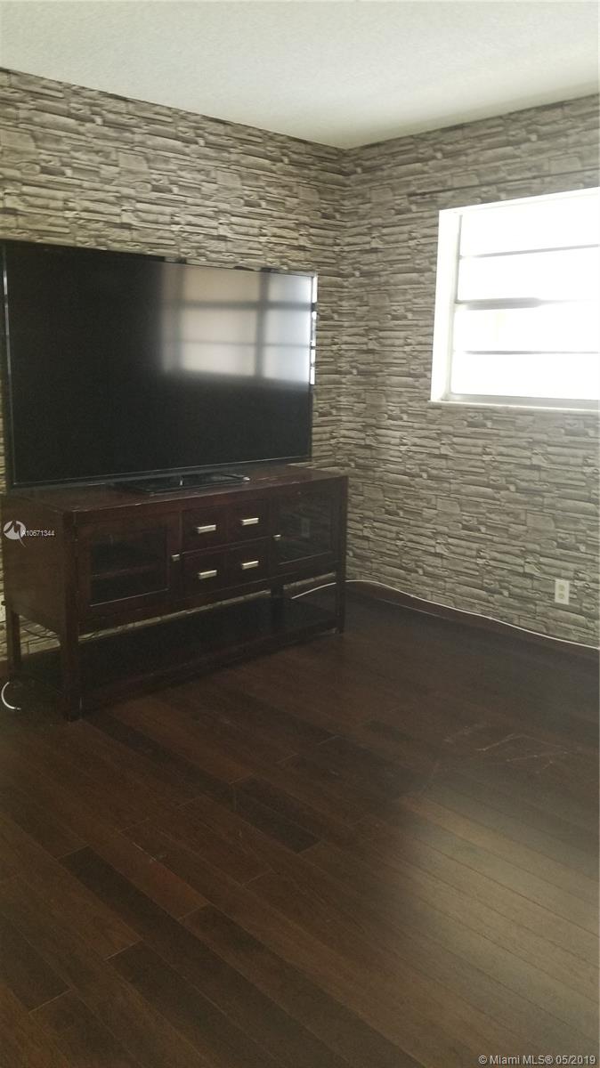 PARKSIDE TOWERS CONDO - Residential Lease