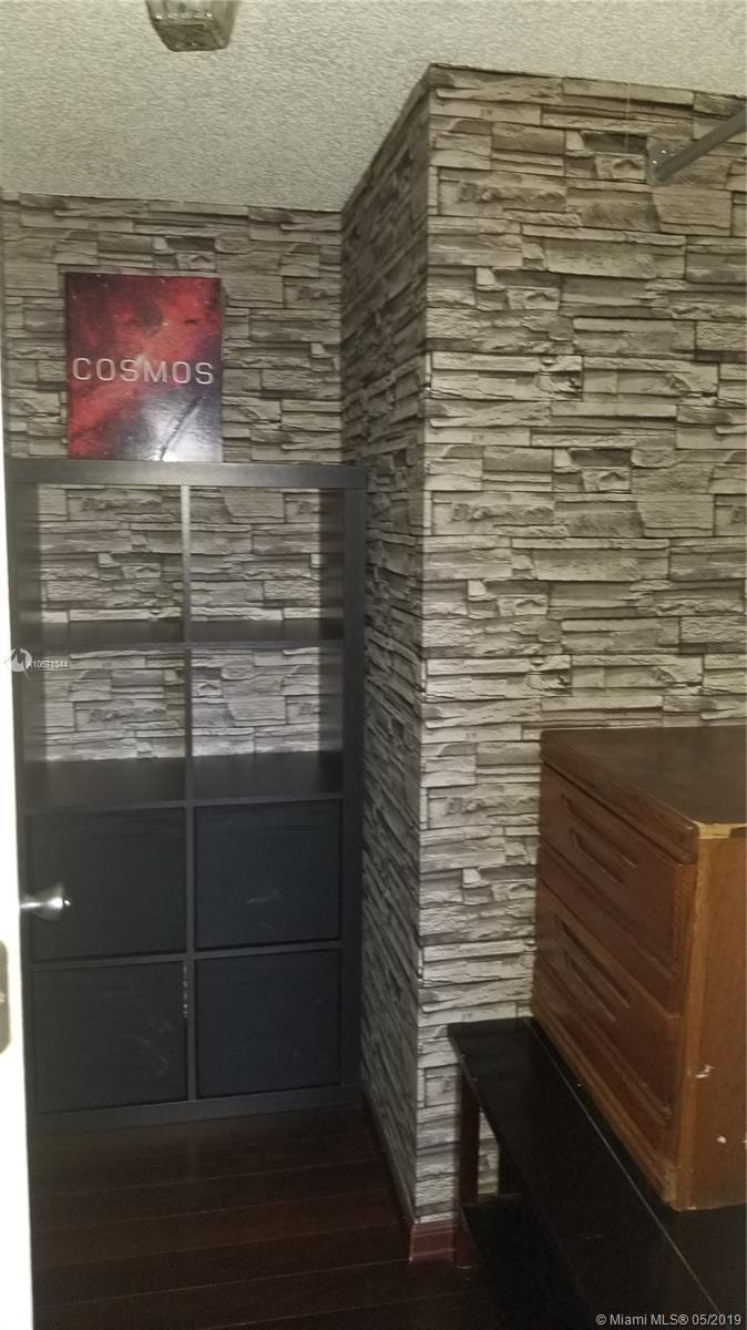 PARKSIDE TOWERS CONDO - Residential Lease
