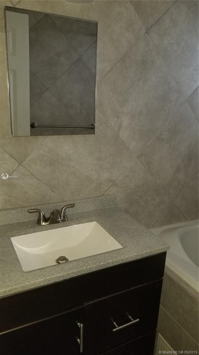 PARKSIDE TOWERS CONDO - Residential Lease