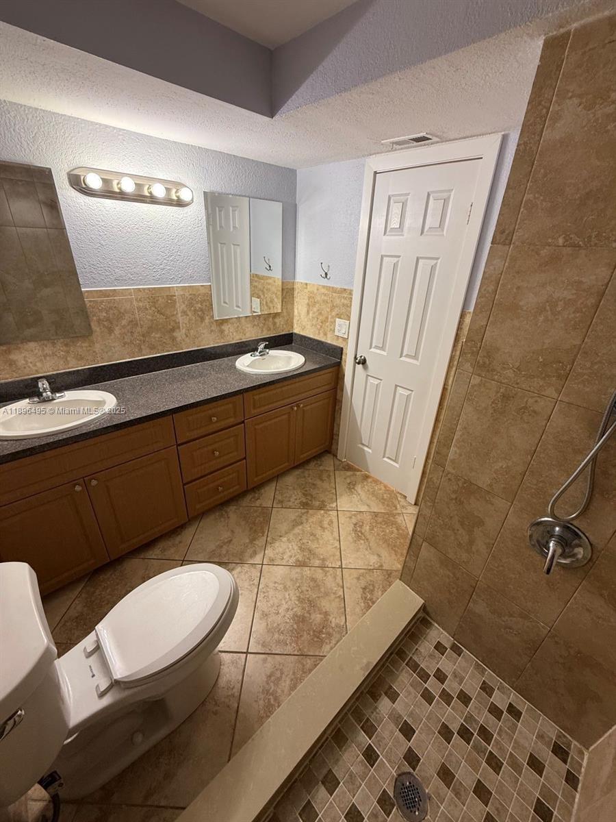 VILLAGE AT DADELAND CONDO - Residential Lease