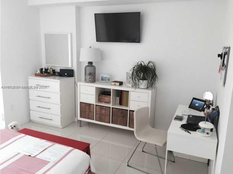 1111 SW 1st Ave 3724-N