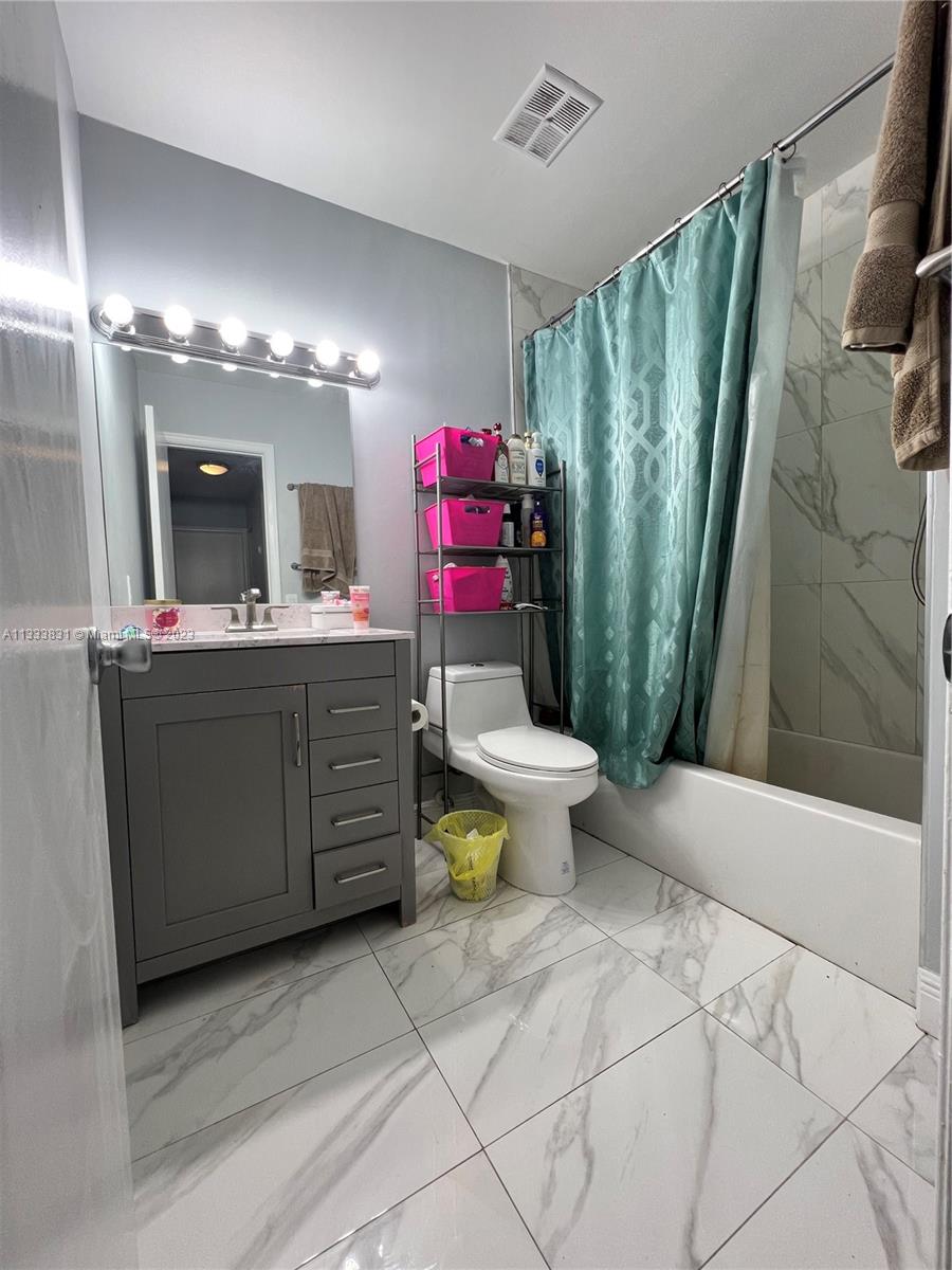 VILLA VENEZIA CONDO PH VI - Residential Lease