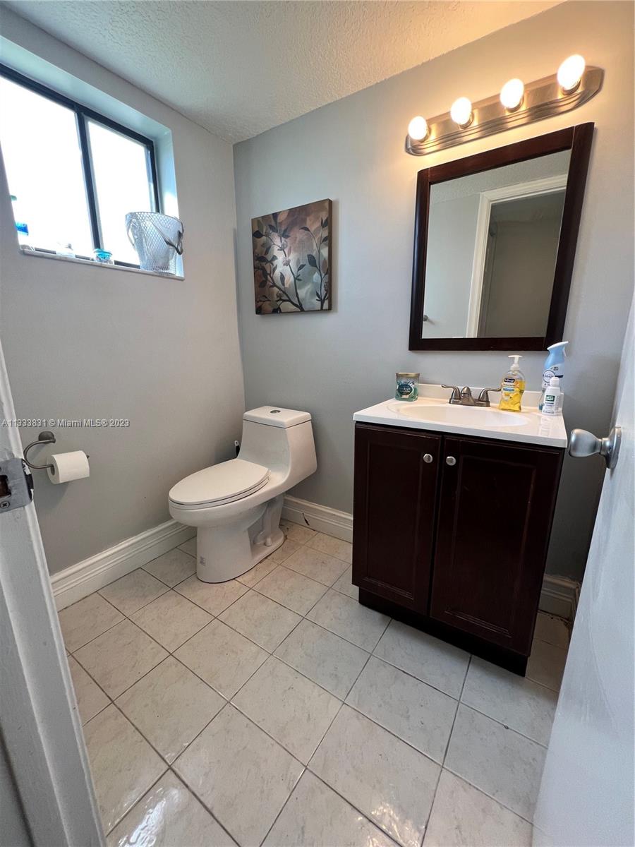 VILLA VENEZIA CONDO PH VI - Residential Lease