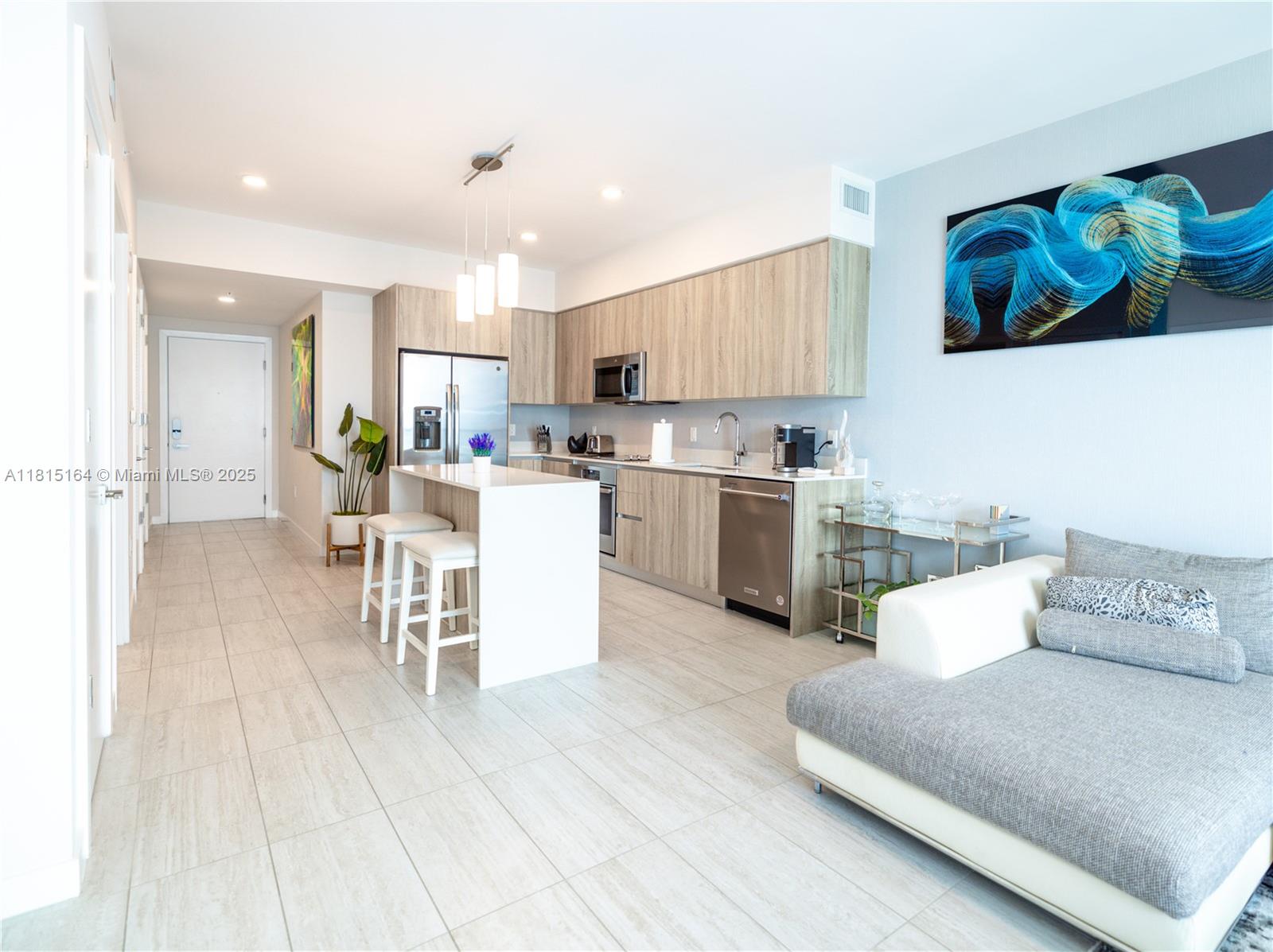 QUADRO CONDO - Residential Lease