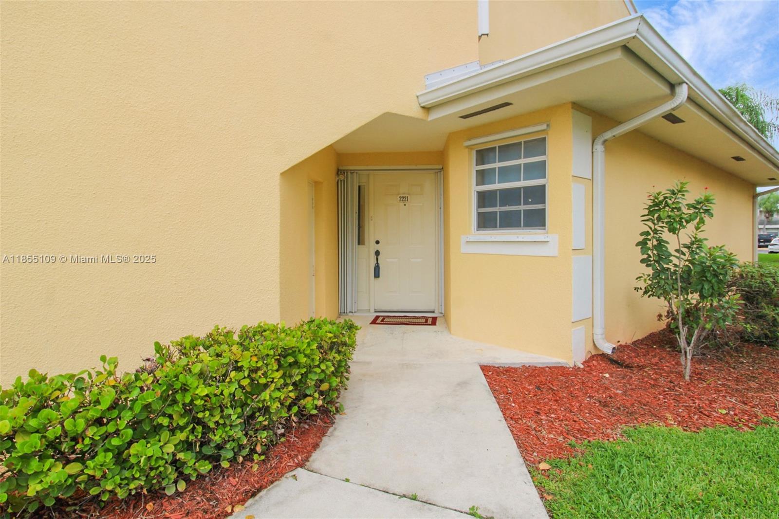 2221 SE 27th Dr 106-B