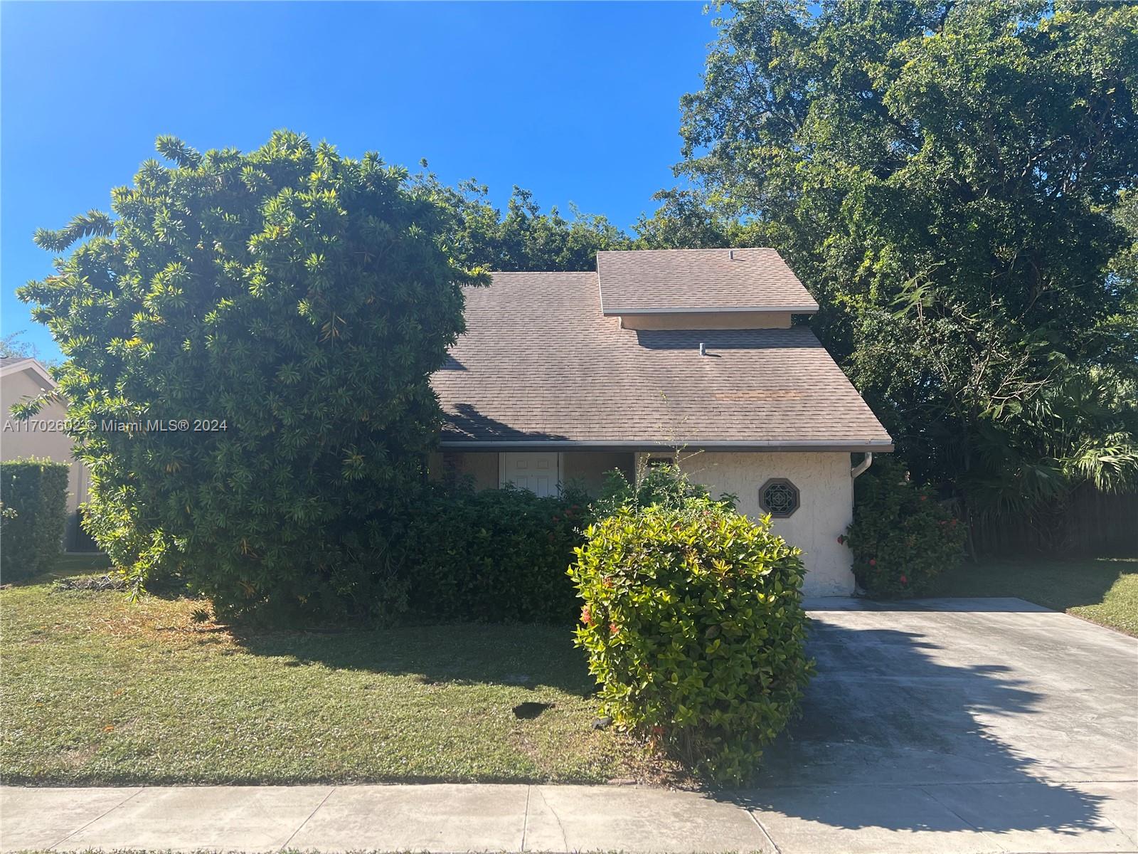 5651 Nw 55th Ln, Tamarac, Broward County, Florida - 3 Bedrooms  
3 Bathrooms - 