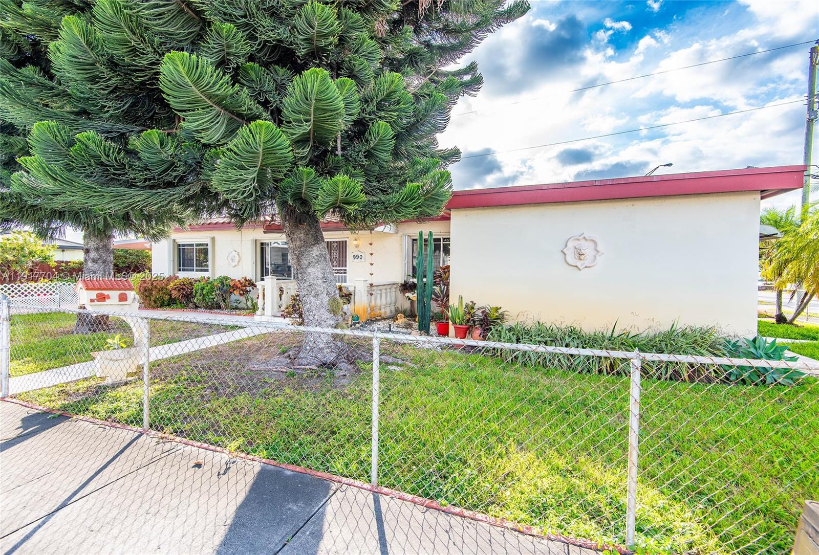 STARLITE GARDENS - Residential Income