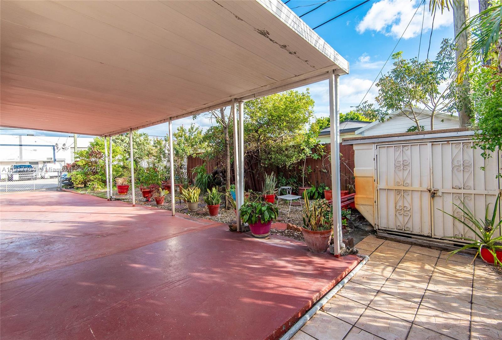 STARLITE GARDENS - Residential Income