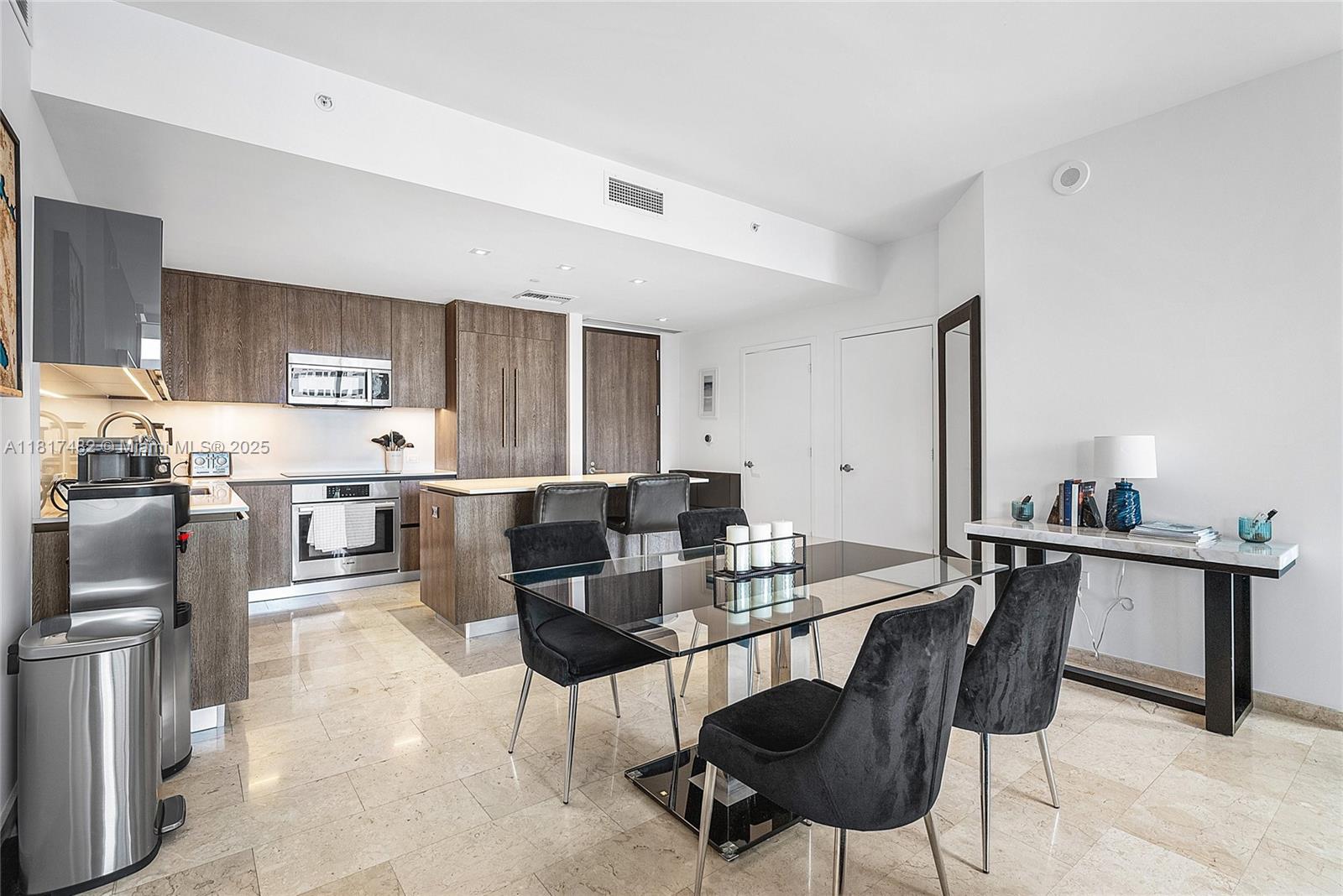 RISE CONDO - Residential