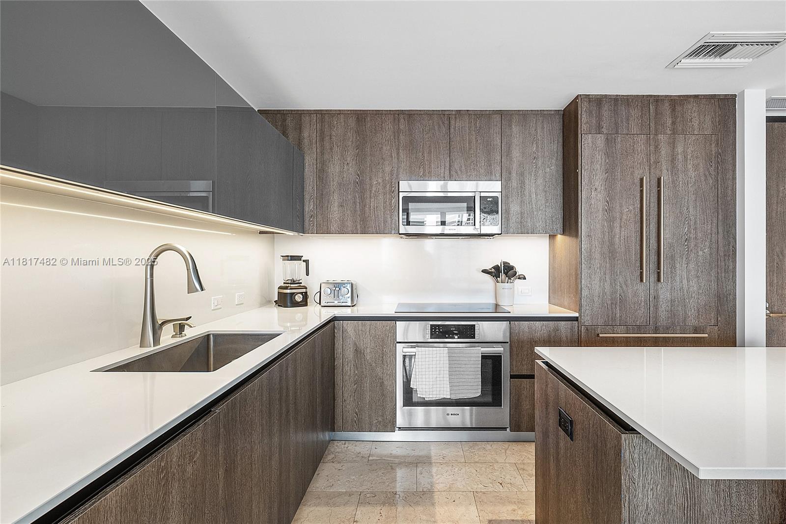 88 SW 7th St 2209