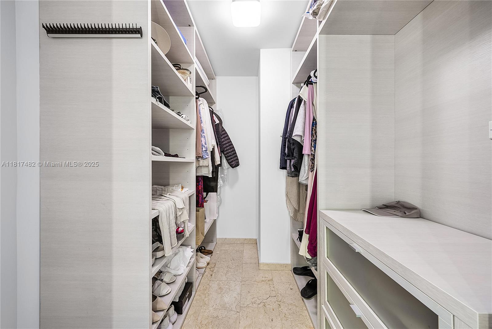 RISE CONDO - Residential