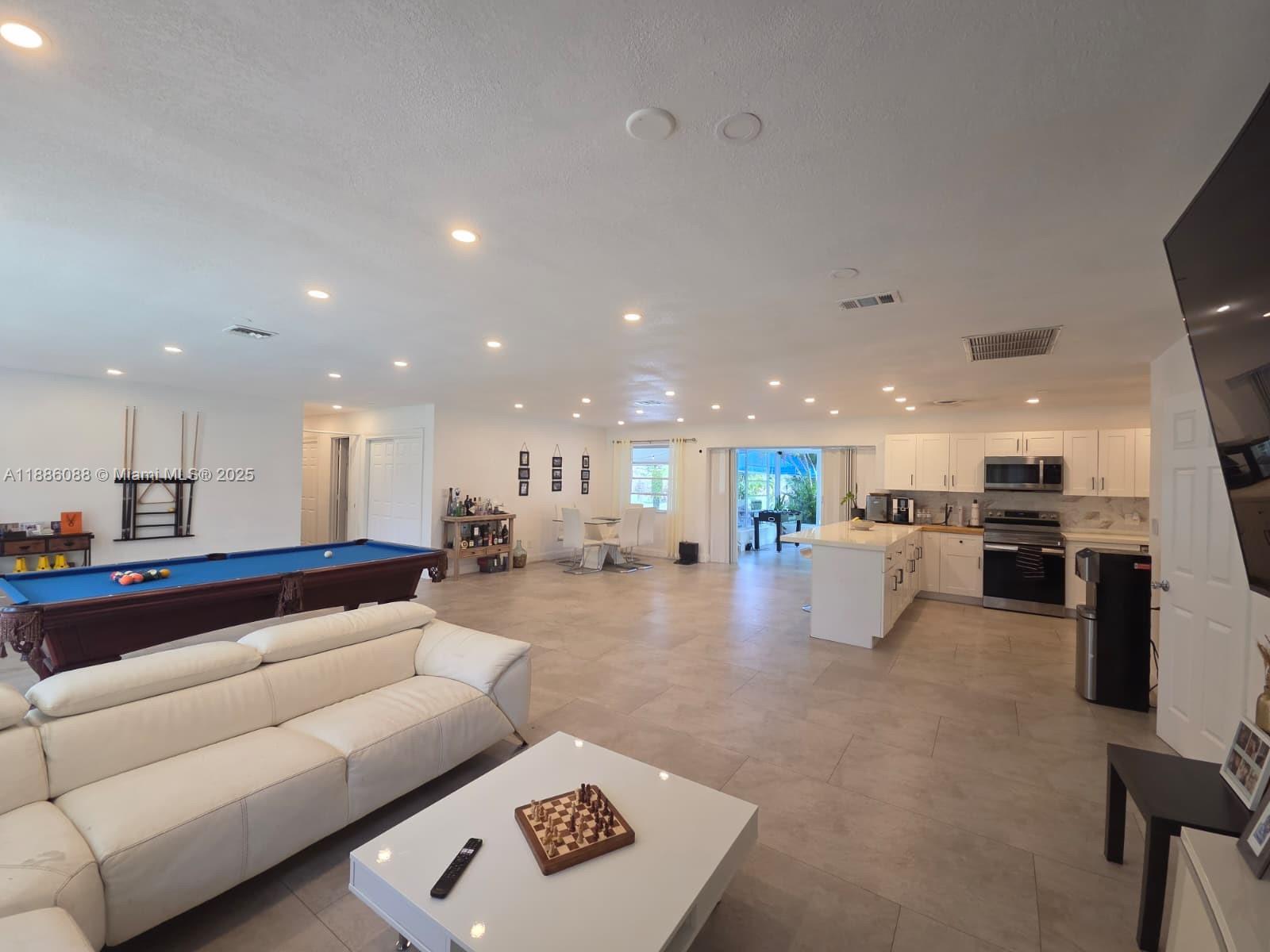 EVERGLADES SUGAR & LAND - Residential Lease