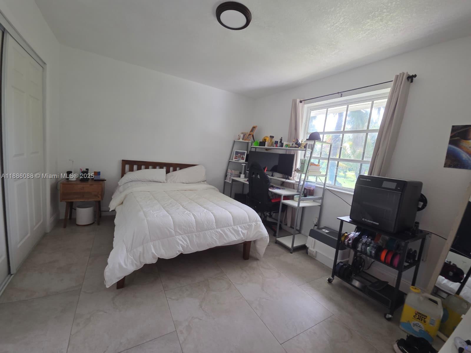 EVERGLADES SUGAR & LAND - Residential Lease