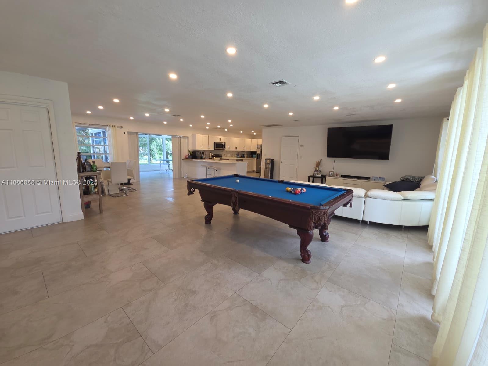 EVERGLADES SUGAR & LAND - Residential Lease