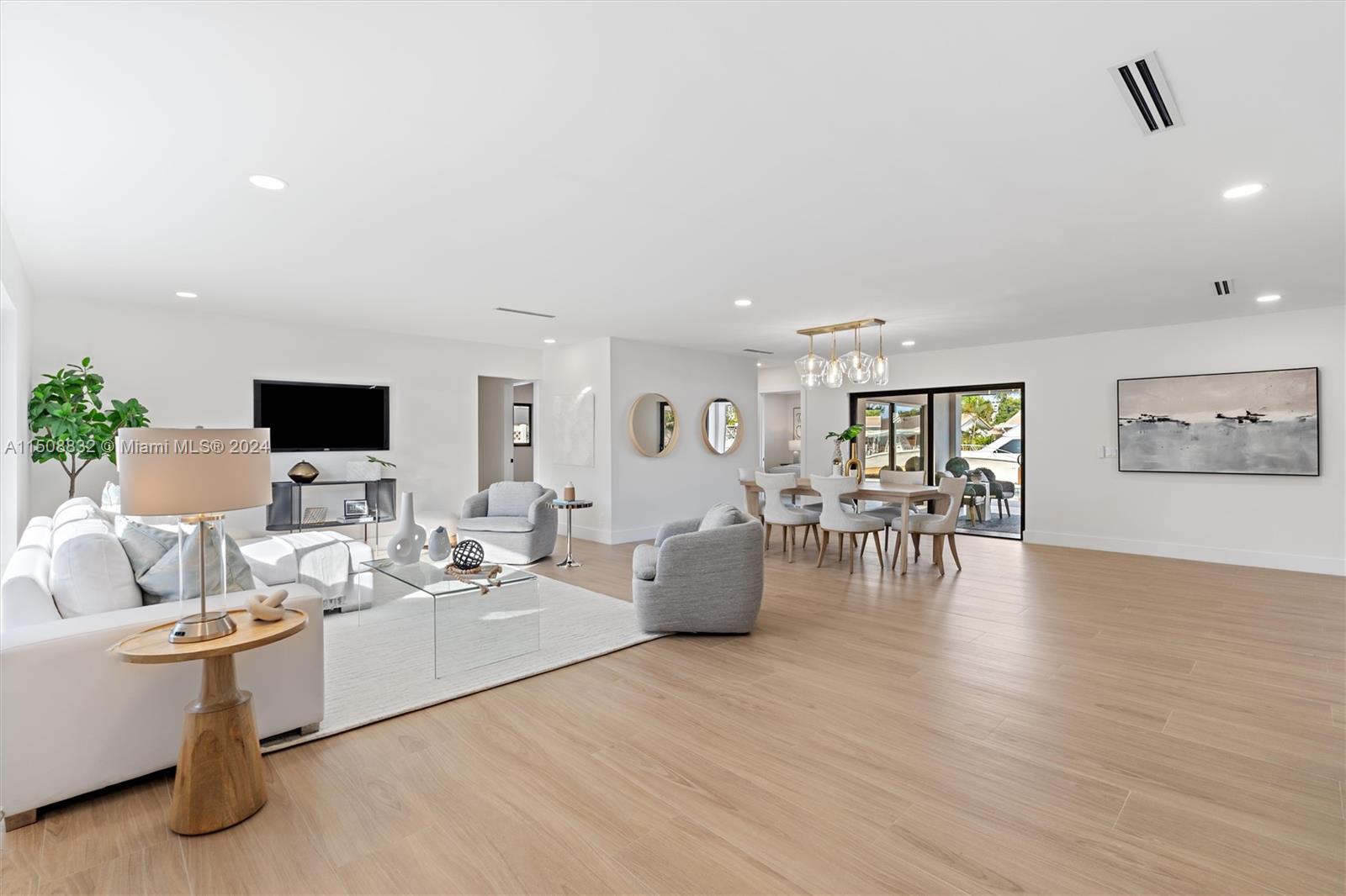 COUNTRY CLUB ISLES - Residential