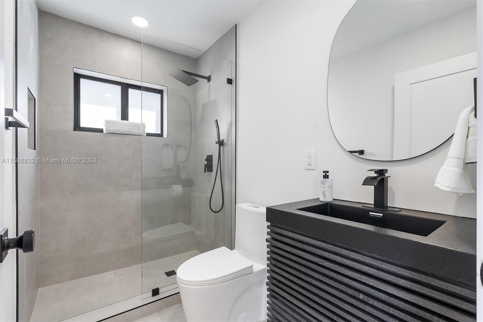 COUNTRY CLUB ISLES - Residential