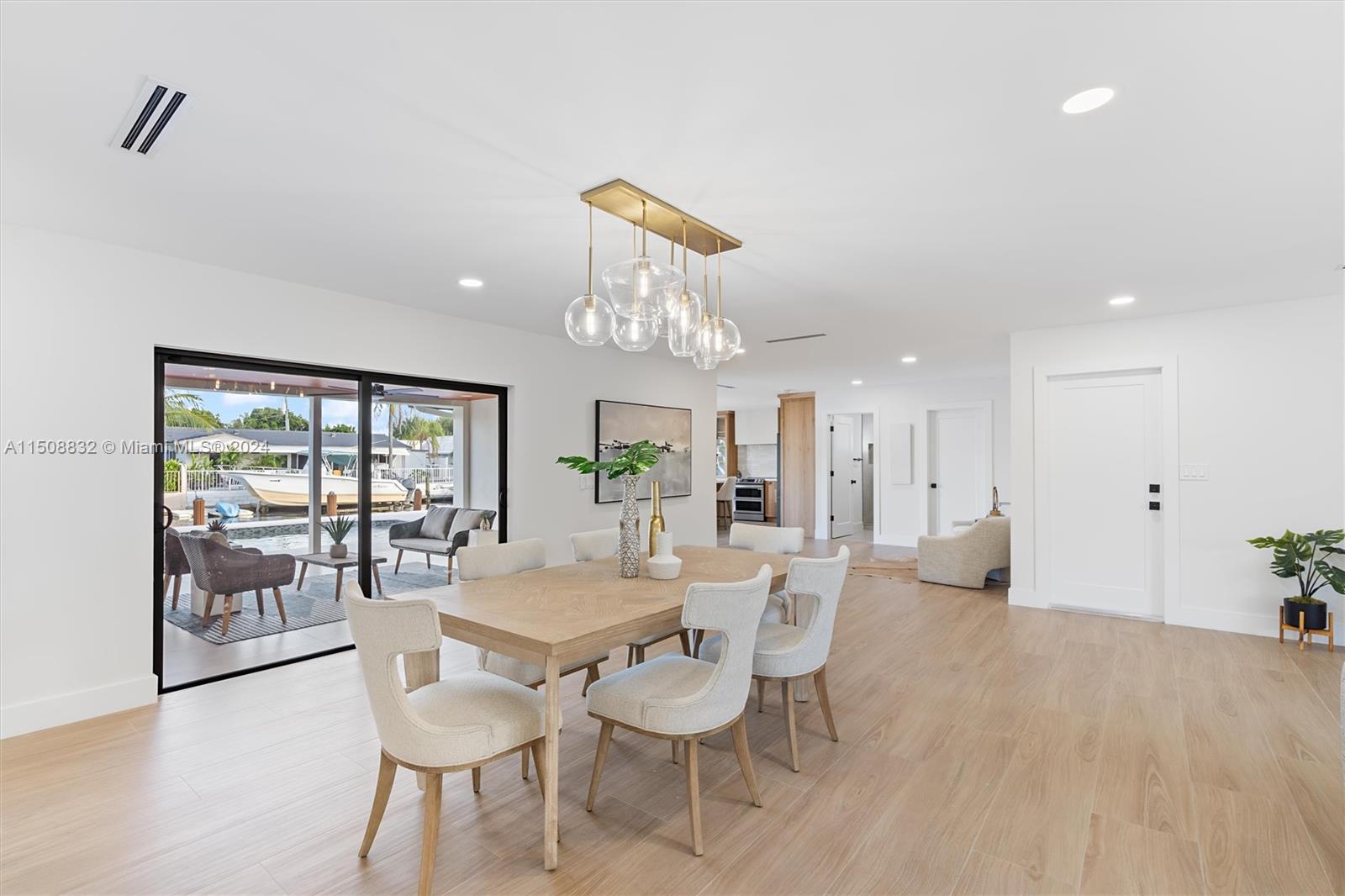 COUNTRY CLUB ISLES - Residential