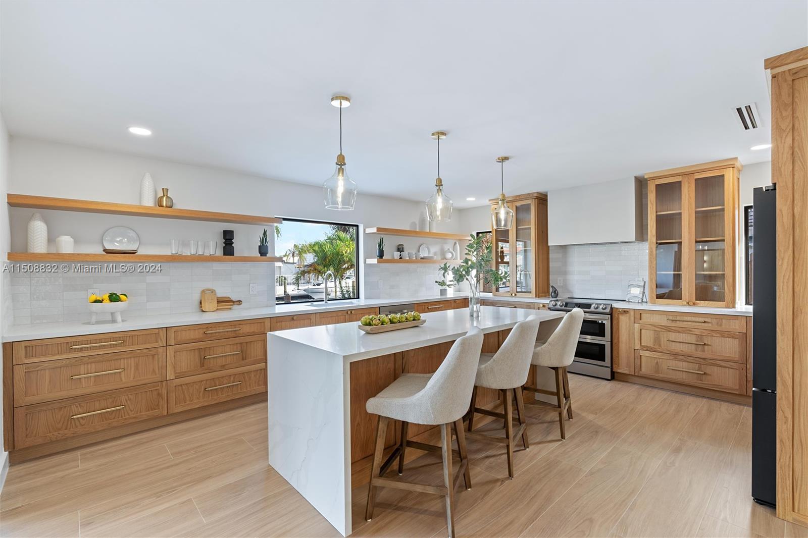 COUNTRY CLUB ISLES - Residential