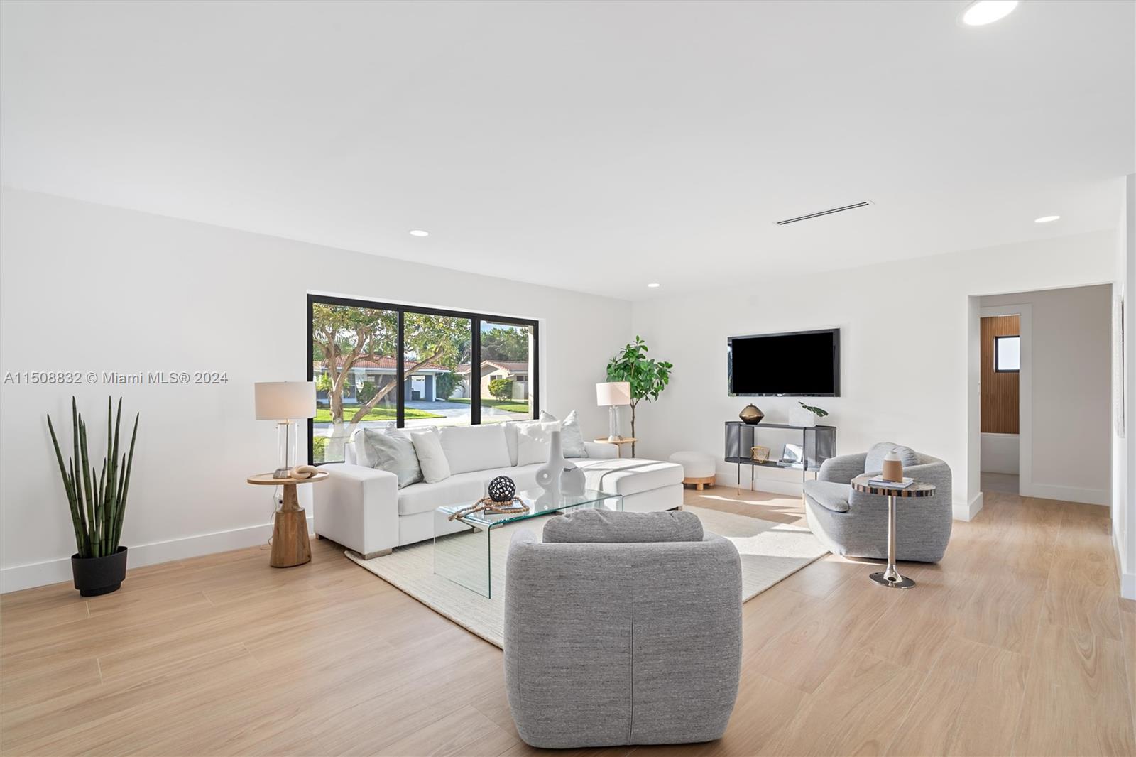 COUNTRY CLUB ISLES - Residential