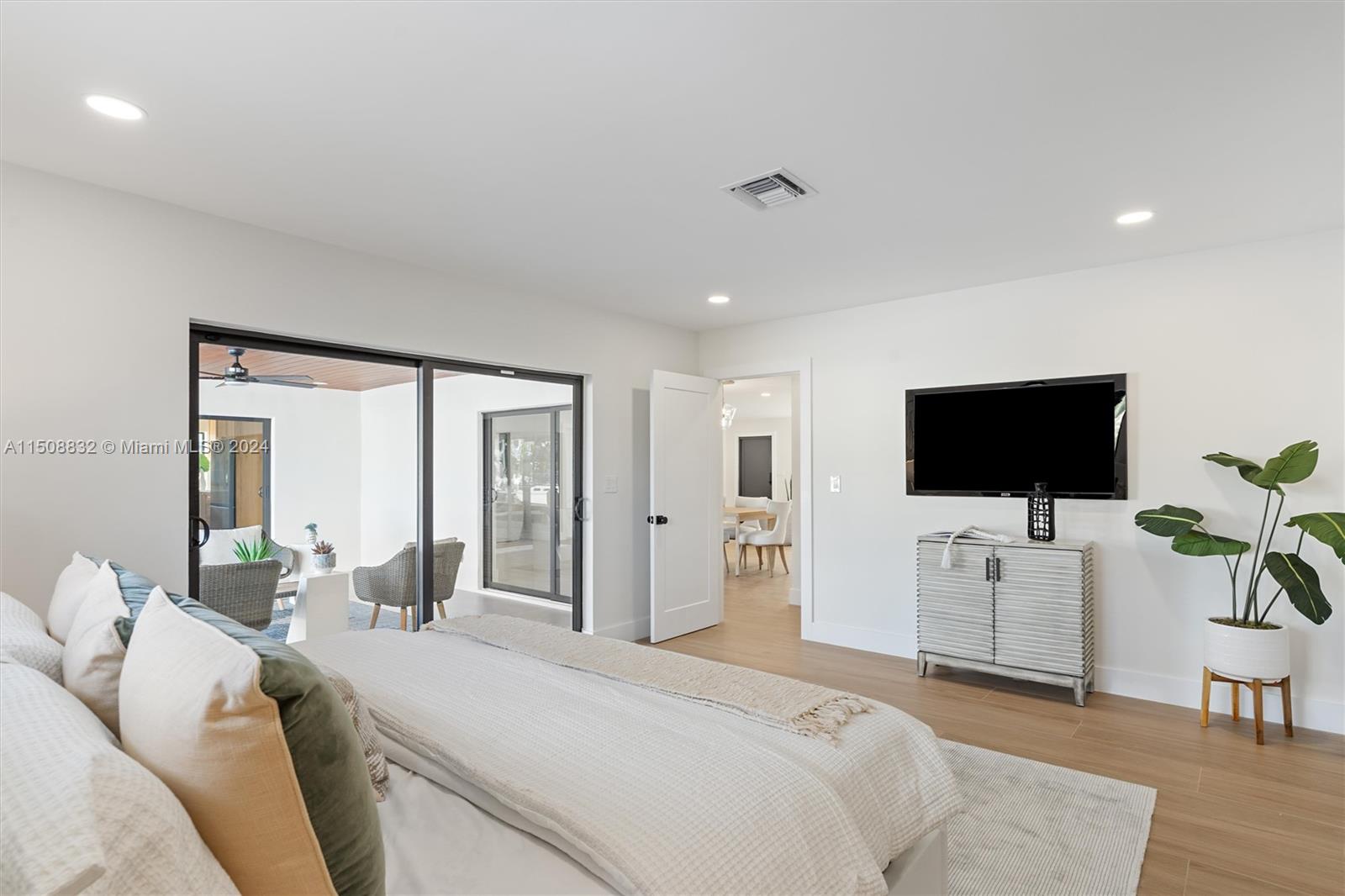 COUNTRY CLUB ISLES - Residential