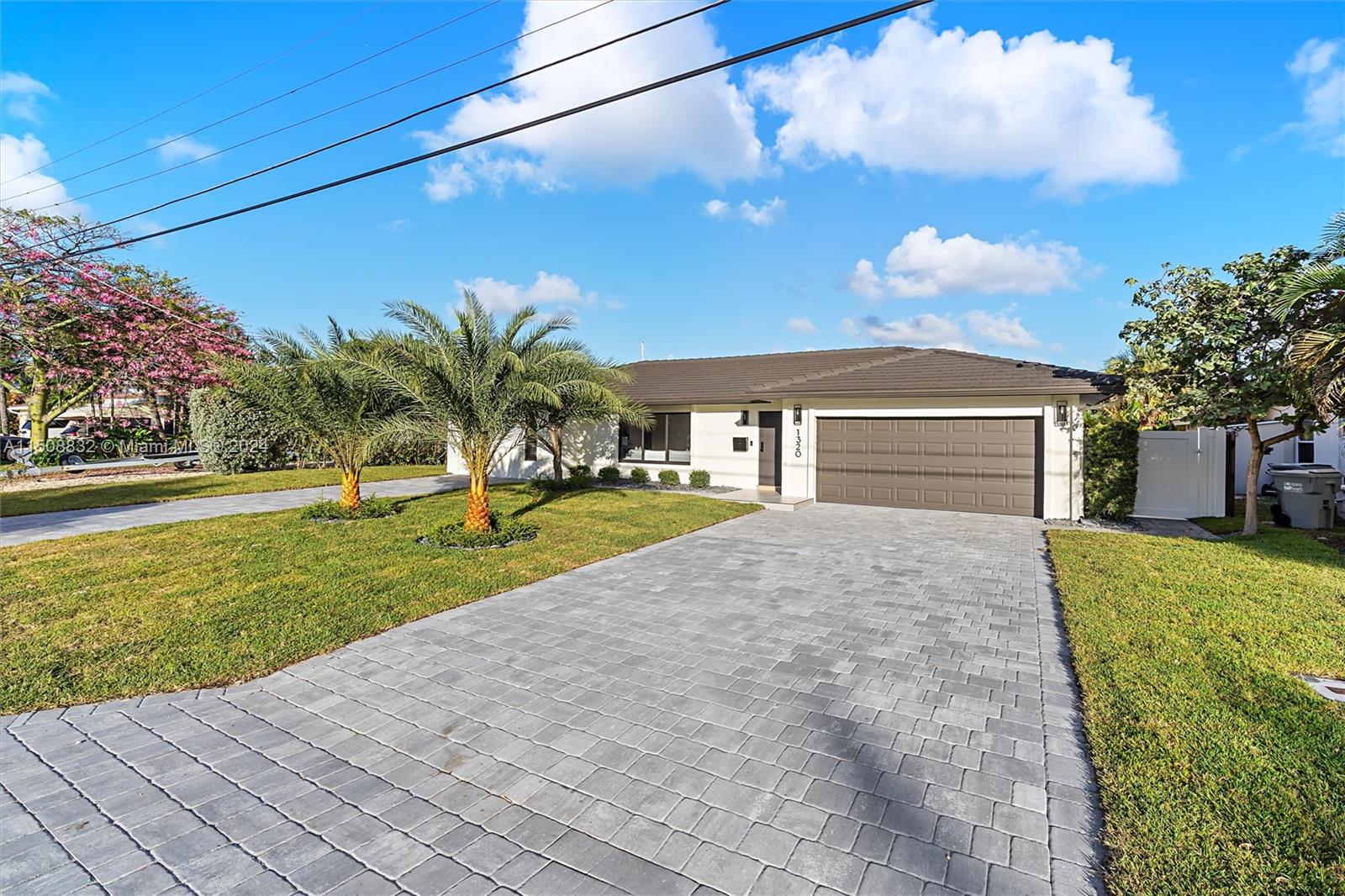 COUNTRY CLUB ISLES - Residential