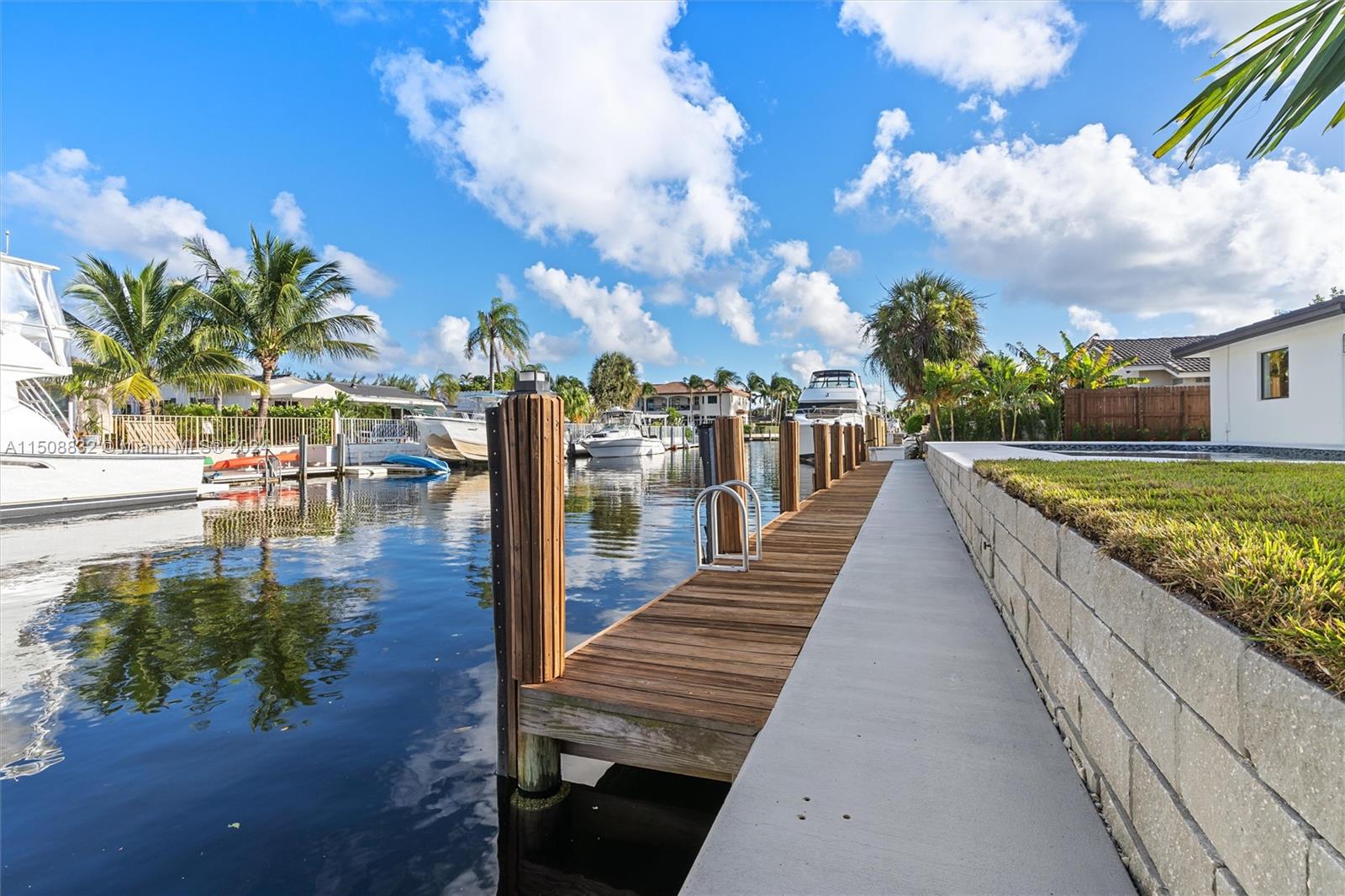 COUNTRY CLUB ISLES - Residential