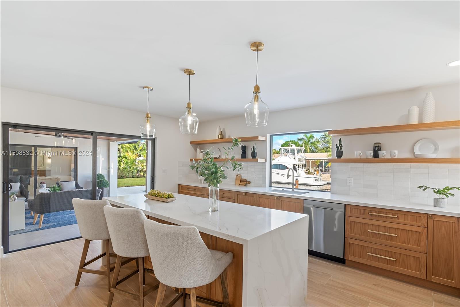 COUNTRY CLUB ISLES - Residential