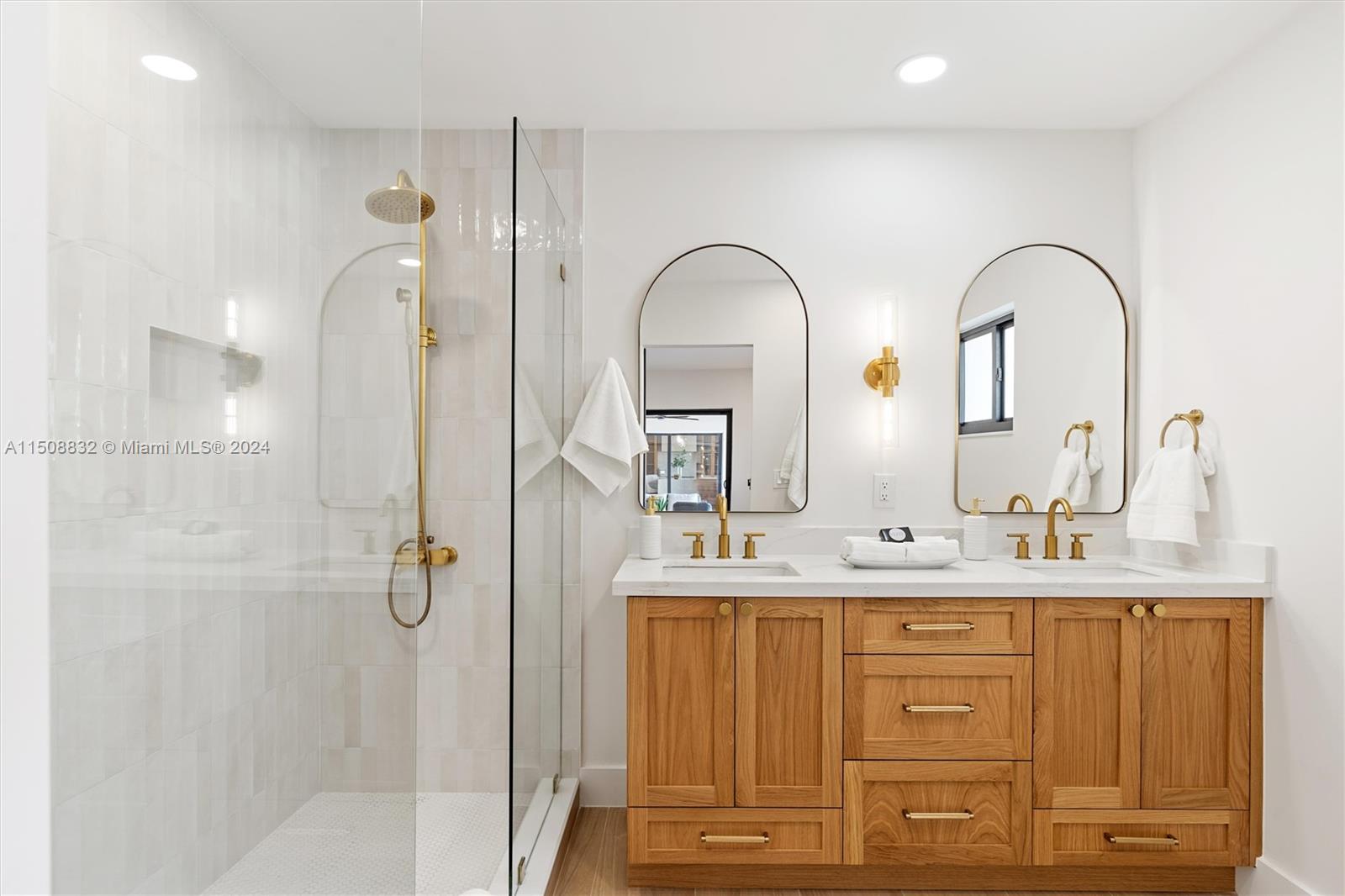 COUNTRY CLUB ISLES - Residential