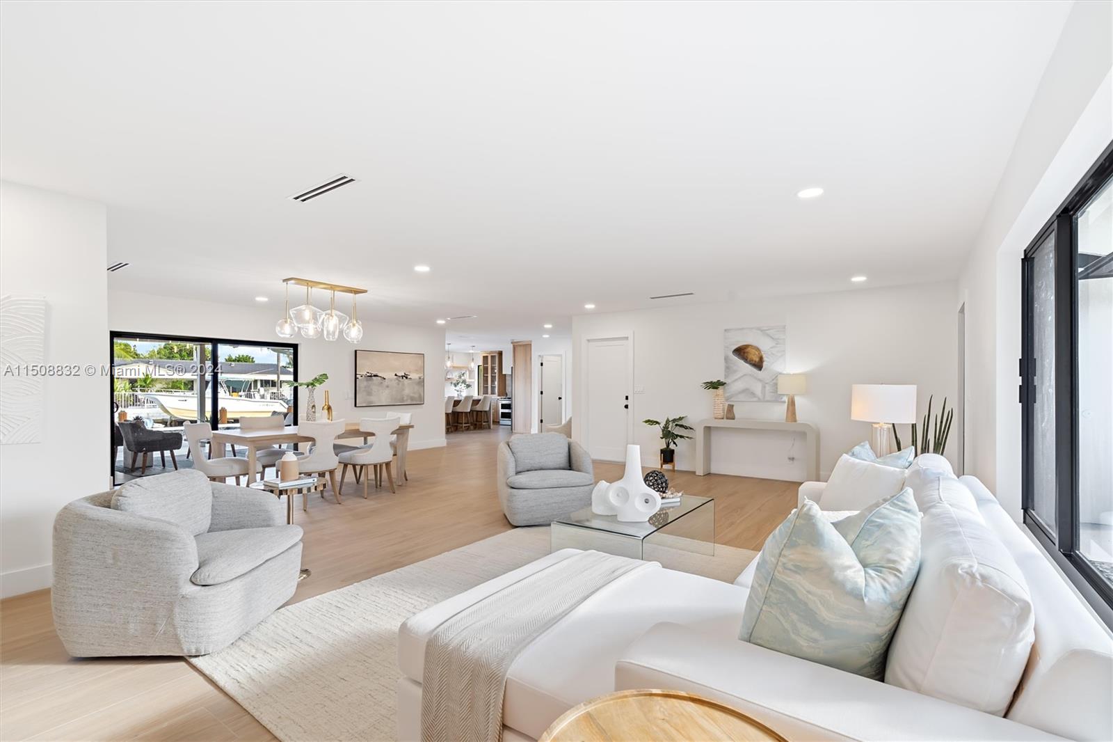 COUNTRY CLUB ISLES - Residential