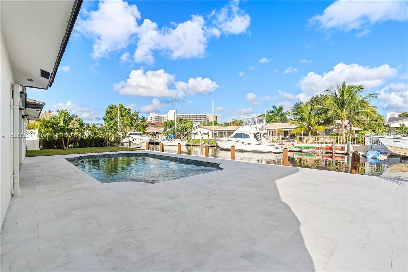 COUNTRY CLUB ISLES - Residential