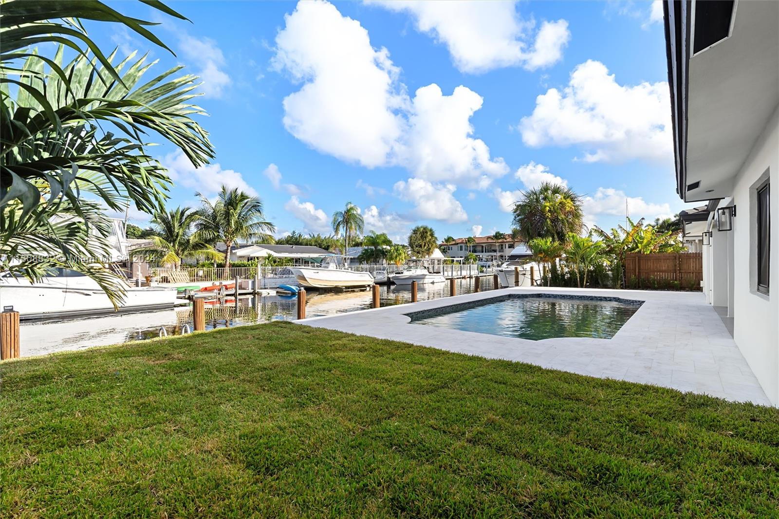 COUNTRY CLUB ISLES - Residential