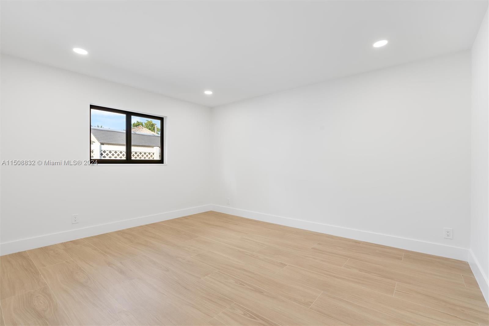 COUNTRY CLUB ISLES - Residential