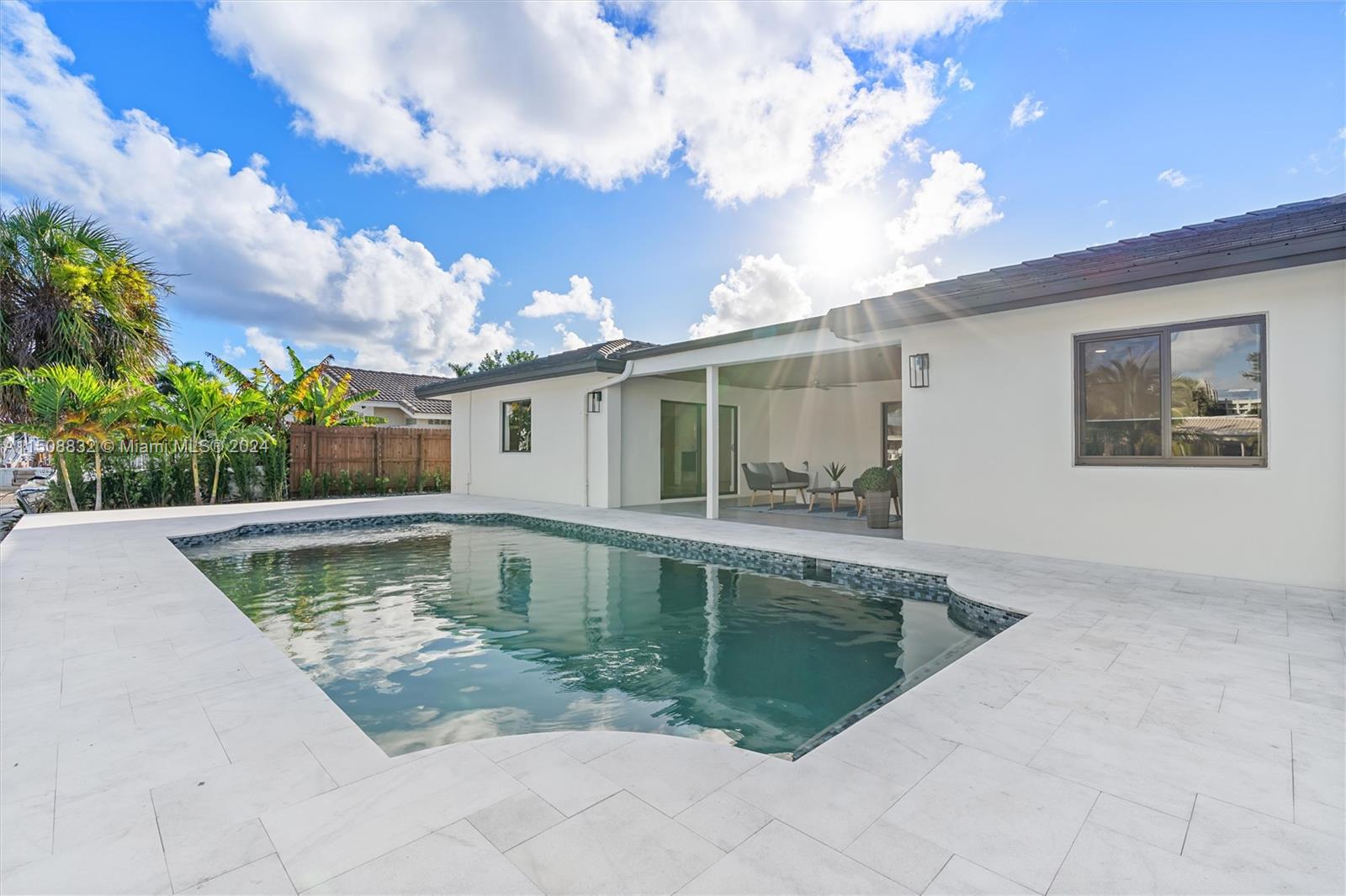 COUNTRY CLUB ISLES - Residential