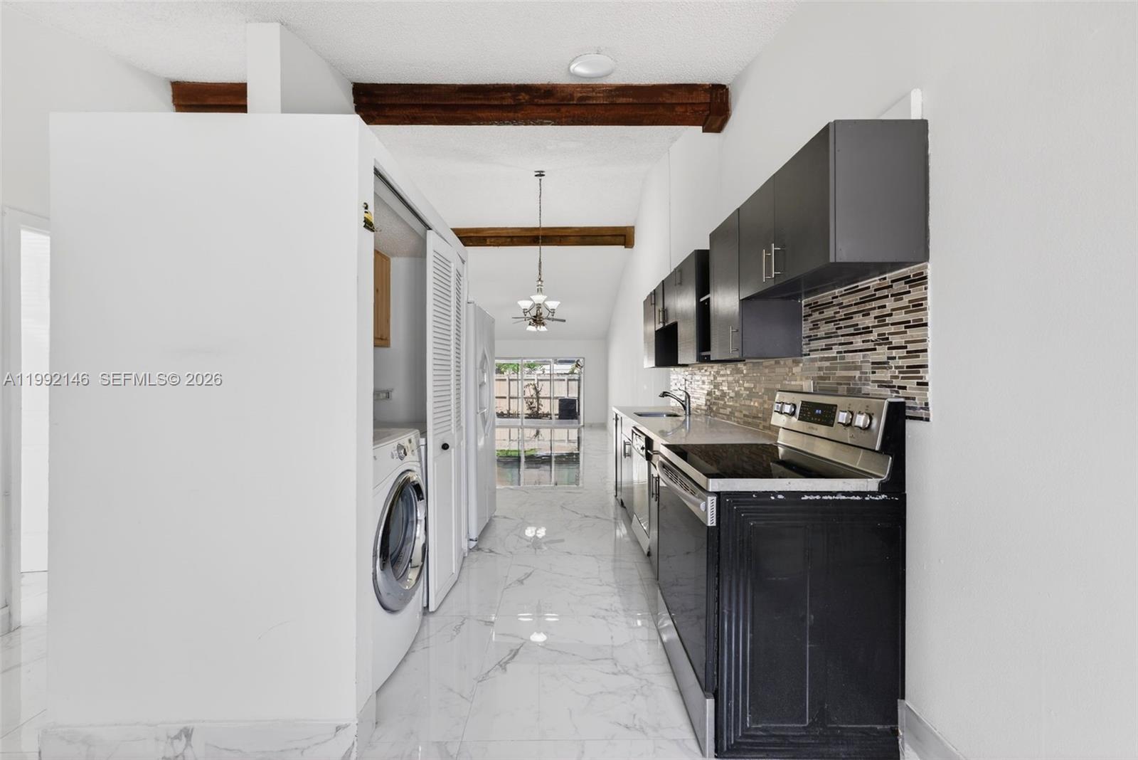 EVERGLADES SUGAR & LAND C - Residential Lease