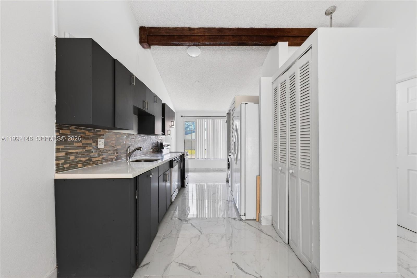 EVERGLADES SUGAR & LAND C - Residential Lease